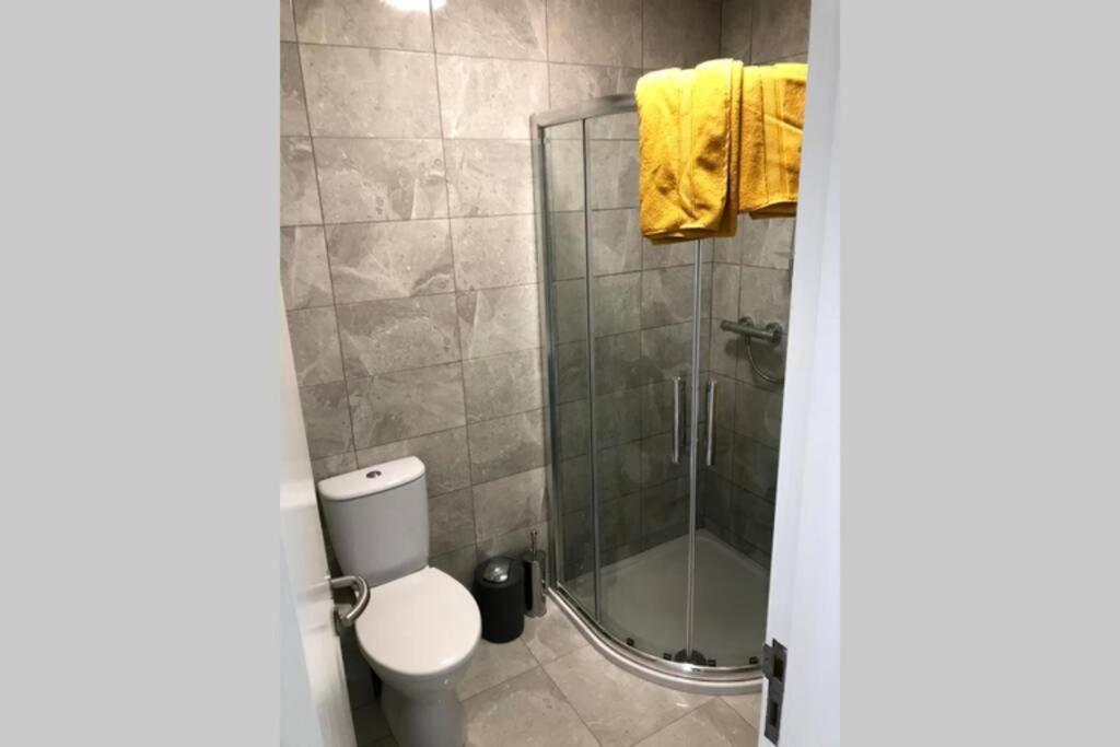 Large Three Bed With Lough Atalia Views Appartamento Galway